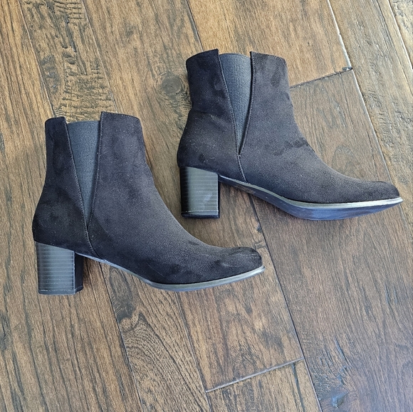 Black Faux Suede Booties Size 9 - Picture 2 of 12